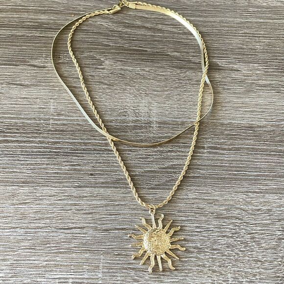 Gold Sun Pendant Necklace N1008 - Picture 3 of 4